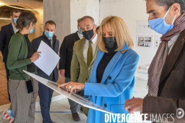 Brigitte Macron dans les futurs locaux de LIVE à Valence