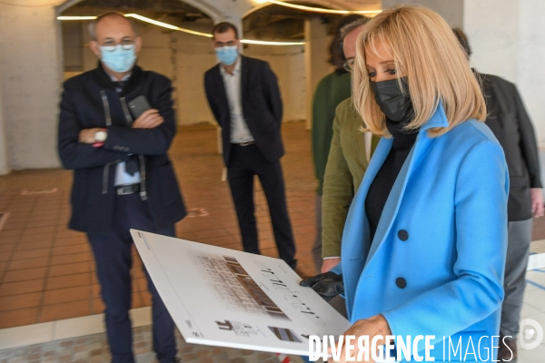 Brigitte Macron dans les futurs locaux de LIVE à Valence