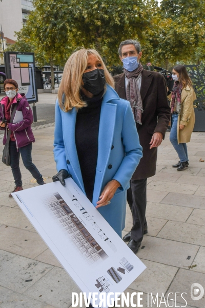 Brigitte Macron dans les futurs locaux de LIVE à Valence