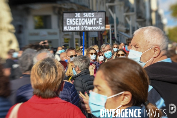 Rassemblement à Valence en hommage à Samuel Paty