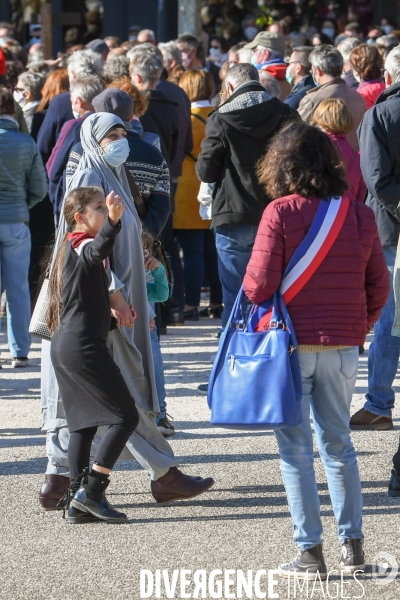 Rassemblement à Valence en hommage à Samuel Paty