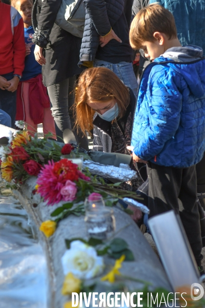 Rassemblement à Valence en hommage à Samuel Paty