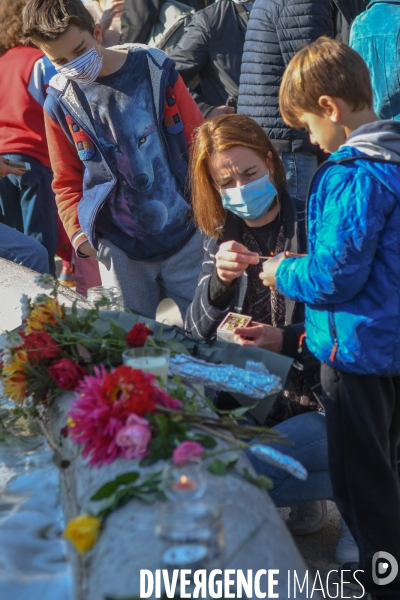 Rassemblement à Valence en hommage à Samuel Paty