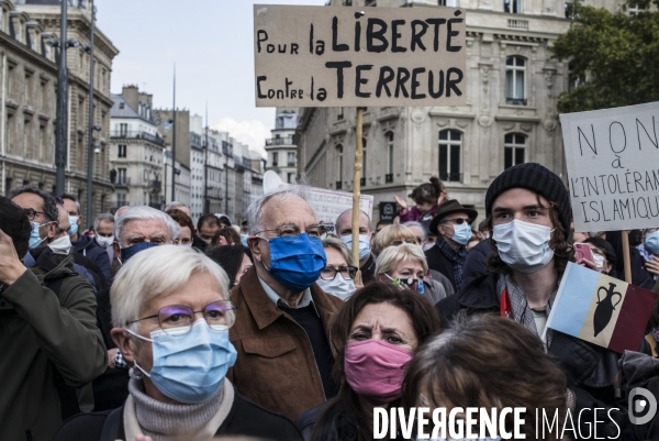 Rassemblement suite a l assassinat de l enseignant samuel paty.