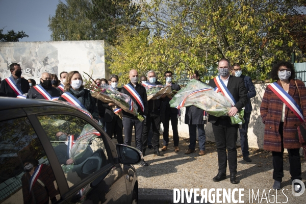 Hommages au professeur assassiné au collège du Bois d Aulne