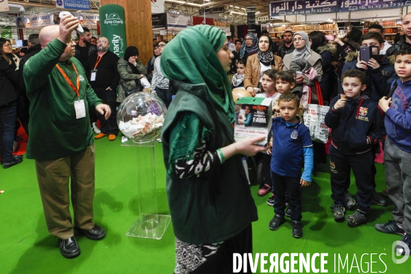 Association de Charity Business Humanitaire Musulman au salon de l UOIF