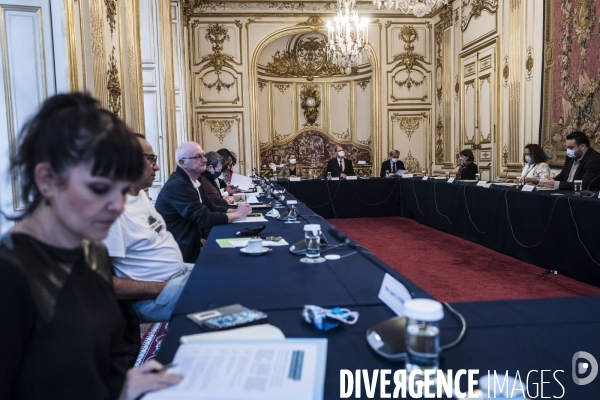 Jean Castex reçoit des membres de la Convention Citoyenne.