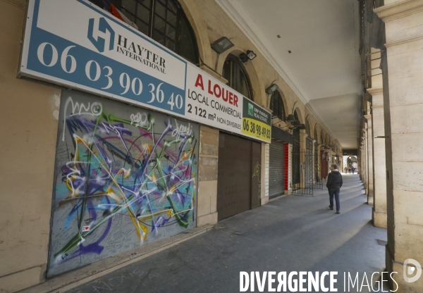 La mort lente des commerces rue de rivoli