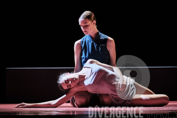 Annonciation  /  Angelin Preljocaj / Ballet de l opéra national du Rhin