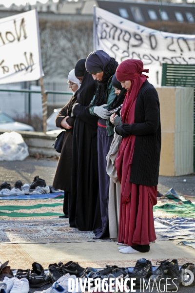 Abdelhakim SEFRIOUI fermeture de la Mosquée d Epinay. Prière devant la Mairie.