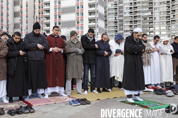 Abdelhakim SEFRIOUI fermeture de la Mosquée d Epinay. Prière devant la Mairie.