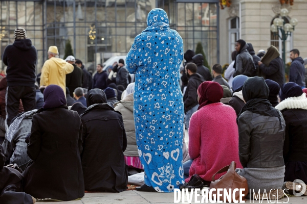 Abdelhakim SEFRIOUI fermeture de la Mosquée d Epinay. Prière devant la Mairie.