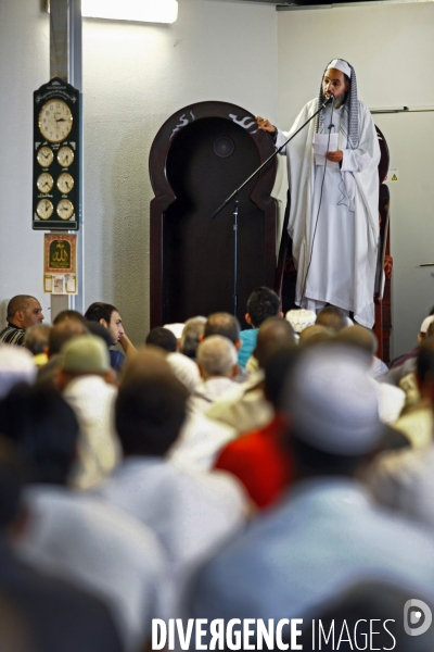 Abdelhakim SEFRIOUI fermeture de la Mosquée d Epinay. Prière devant la Mairie.