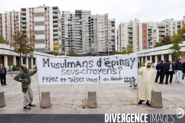 Abdelhakim SEFRIOUI fermeture de la Mosquée d Epinay. Prière devant la Mairie.