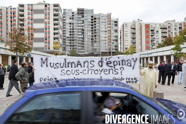 Abdelhakim SEFRIOUI fermeture de la Mosquée d Epinay. Prière devant la Mairie.