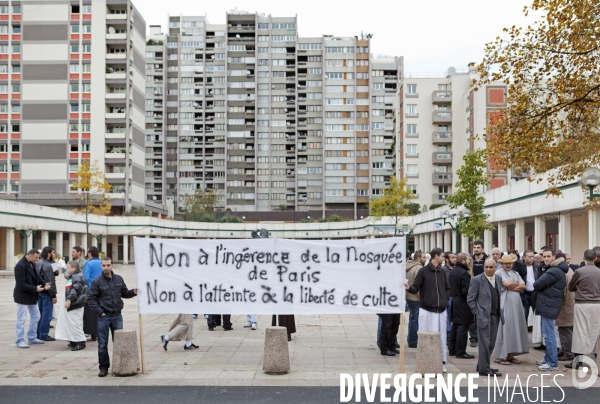 Abdelhakim SEFRIOUI fermeture de la Mosquée d Epinay. Prière devant la Mairie.