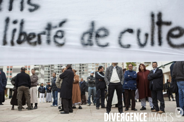 Abdelhakim SEFRIOUI fermeture de la Mosquée d Epinay. Prière devant la Mairie.