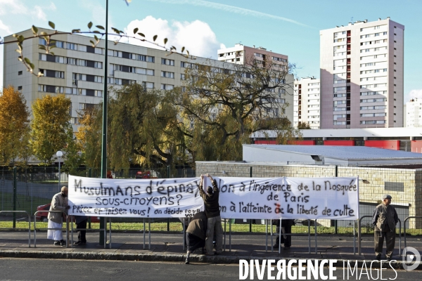 Abdelhakim SEFRIOUI fermeture de la Mosquée d Epinay. Prière devant la Mairie.