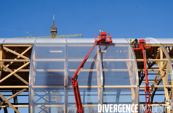 Le grand palais éphemere au champ de Mars