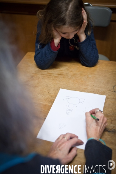 Christine Rollard enseignante chercheuse au Muséum d Histoire naturelle de Paris. Aranéologue. Arachnolologue. Elle fait de la désensibilistation auprès d archnophobes.