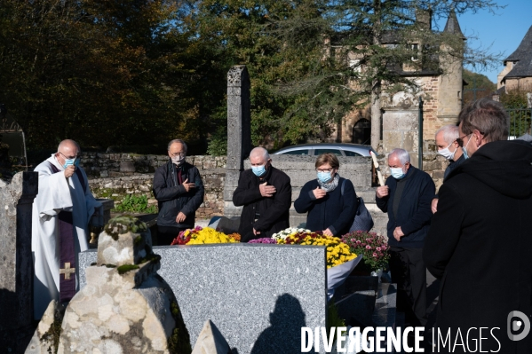 Fêtes catholiques de la Toussaint. Messes et bénédictions.