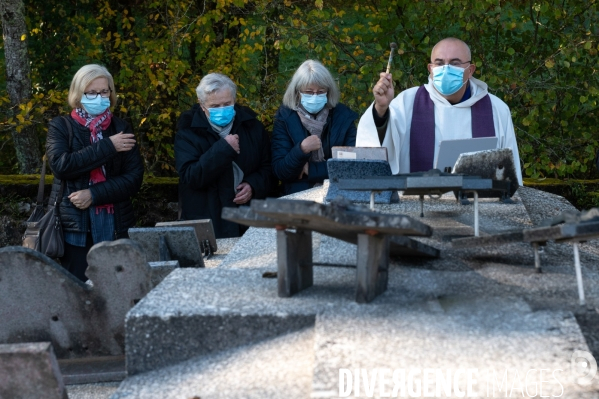 Fêtes catholiques de la Toussaint. Messes et bénédictions.