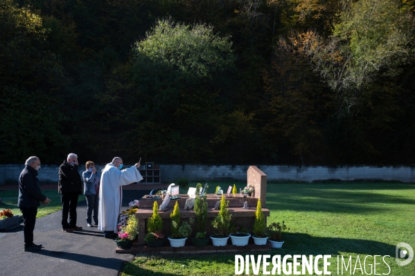 Fêtes catholiques de la Toussaint. Messes et bénédictions.