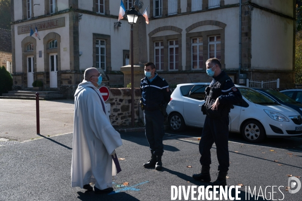 Fêtes catholiques de la Toussaint. Messes et bénédictions.