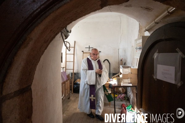 Fêtes catholiques de la Toussaint. Messes et bénédictions.