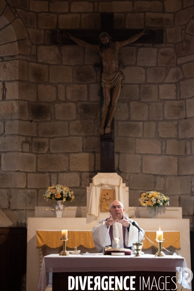 Fêtes catholiques de la Toussaint. Messes et bénédictions.