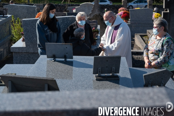 Fêtes catholiques de la Toussaint. Messes et bénédictions.