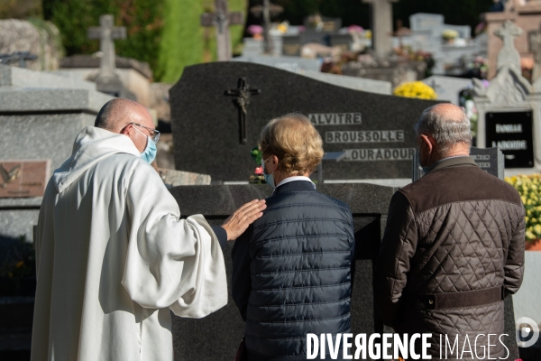 Fêtes catholiques de la Toussaint. Messes et bénédictions.