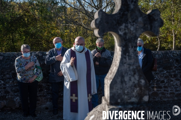 Fêtes catholiques de la Toussaint. Messes et bénédictions.