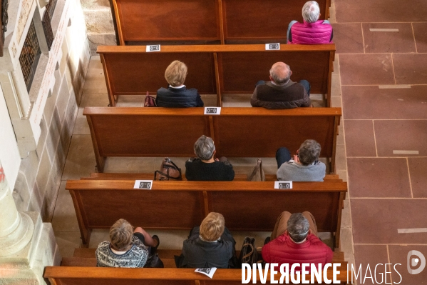 Fêtes catholiques de la Toussaint. Messes et bénédictions.