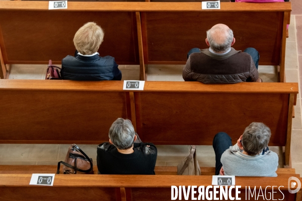 Fêtes catholiques de la Toussaint. Messes et bénédictions.