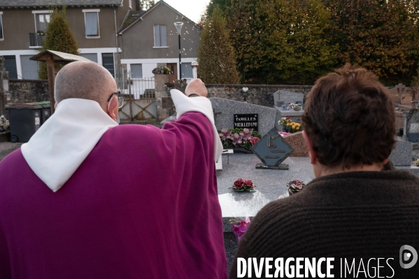 Fêtes catholiques de la Toussaint. Messes et bénédictions.