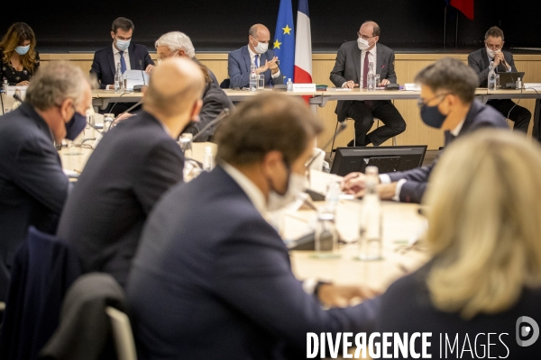 Jean Castex consulte les chefs de parti et les partenaires sociaux sur le reconfinement