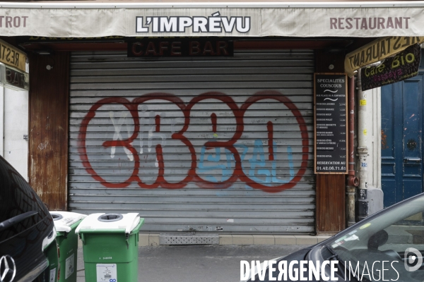 Magasins fermés la veille du premier jour de confinement rue de Belleville à Paris