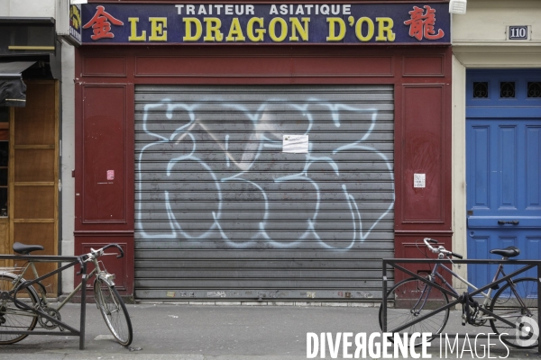 Magasins fermés la veille du premier jour de confinement rue de Belleville à Paris