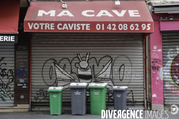 Magasins fermés la veille du premier jour de confinement rue de Belleville à Paris