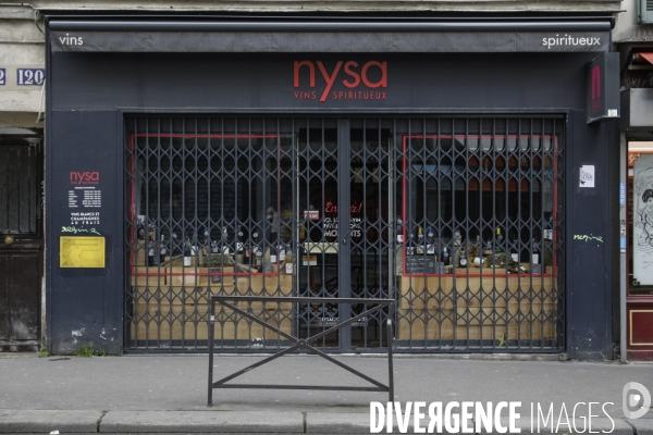 Magasins fermés la veille du premier jour de confinement rue de Belleville à Paris