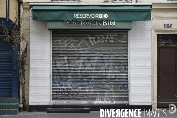 Magasins fermés la veille du premier jour de confinement rue de Belleville à Paris