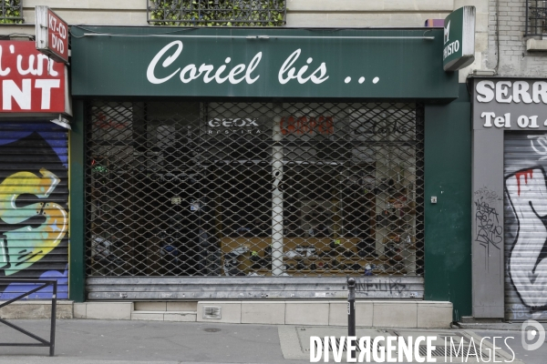 Magasins fermés la veille du premier jour de confinement rue de Belleville à Paris