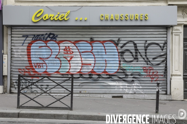 Magasins fermés la veille du premier jour de confinement rue de Belleville à Paris