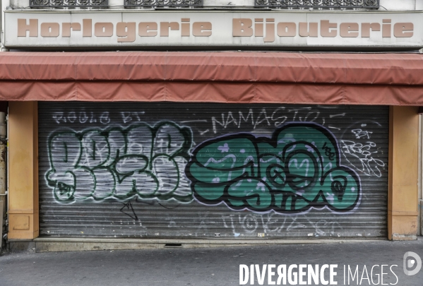 Magasins fermés la veille du premier jour de confinement rue de Belleville à Paris