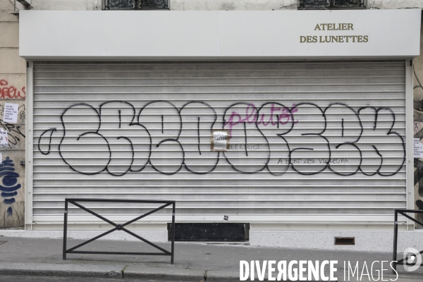 Magasins fermés la veille du premier jour de confinement rue de Belleville à Paris