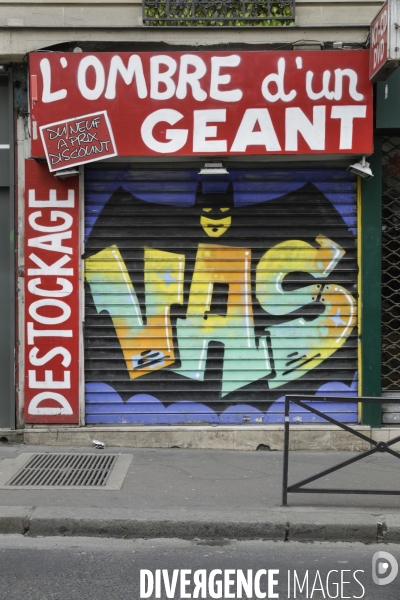 Magasins fermés la veille du premier jour de confinement rue de Belleville à Paris