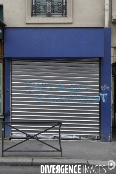 Magasins fermés la veille du premier jour de confinement rue de Belleville à Paris