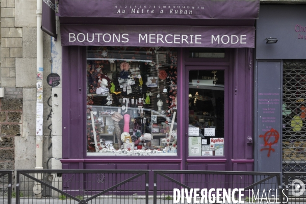 Magasins fermés la veille du premier jour de confinement rue de Belleville à Paris