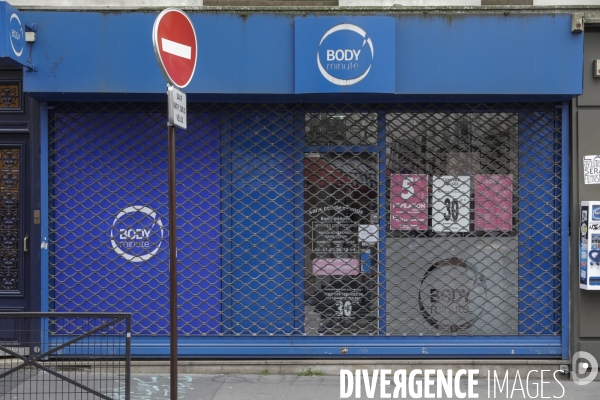 Magasins fermés la veille du premier jour de confinement rue de Belleville à Paris